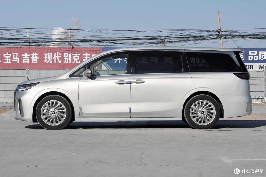 宜商宜家岚图梦想家 EV：一款多面手的新能源MPV