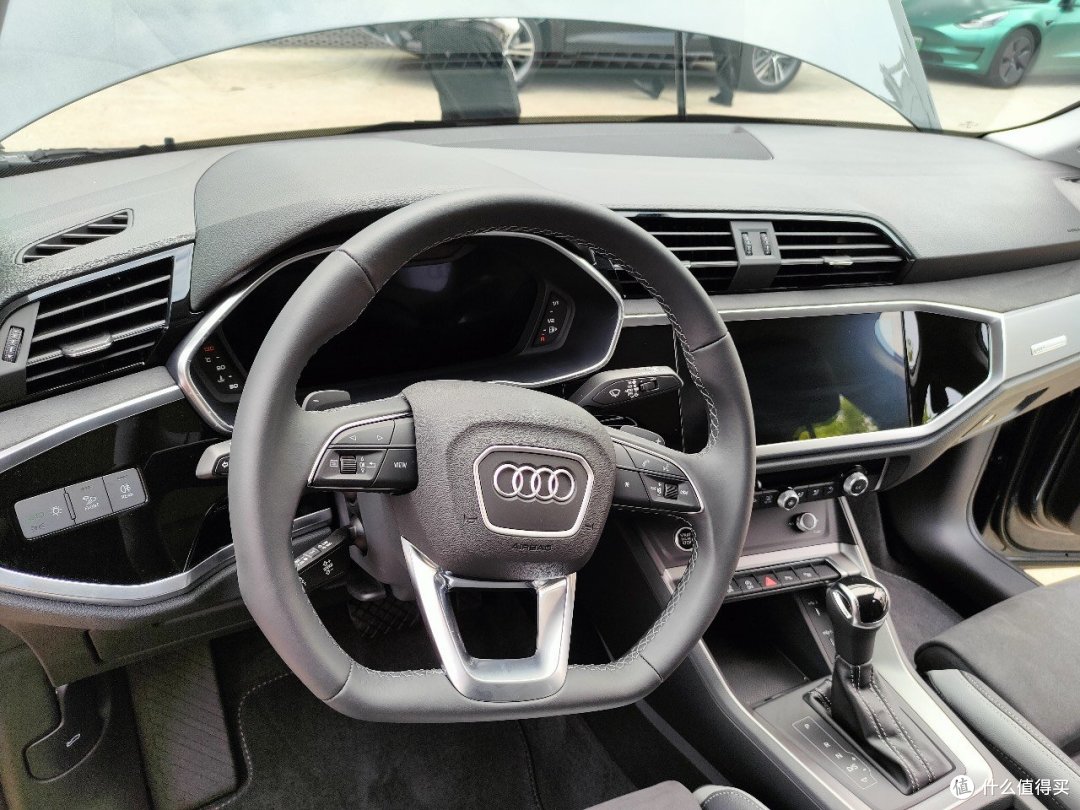 奥迪 Q3 家用车足矣🚗ヾ(・ω・`。)