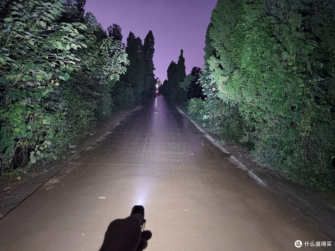 能直能弯真型男!务本L1拐角双光源手电体验