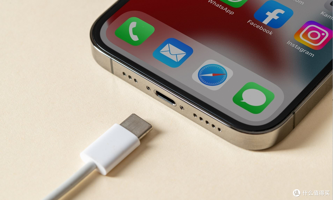 iPhone 15 Pro Max 换了 USB-C 带来了什么变化?
