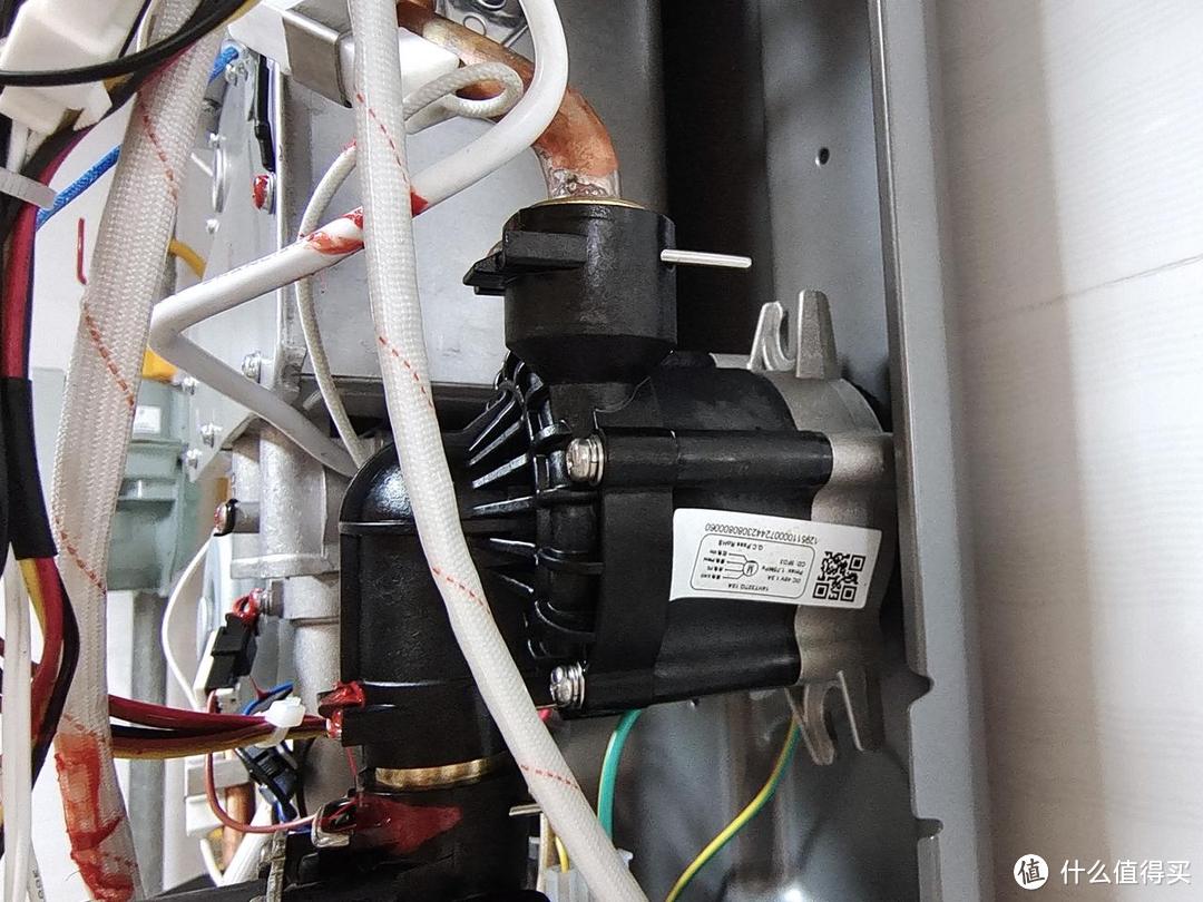 燃气热水器有必要买静音款吗？什么样的燃气热水器可以用安睡来命名？美的安睡M9深度测评告诉你答案！