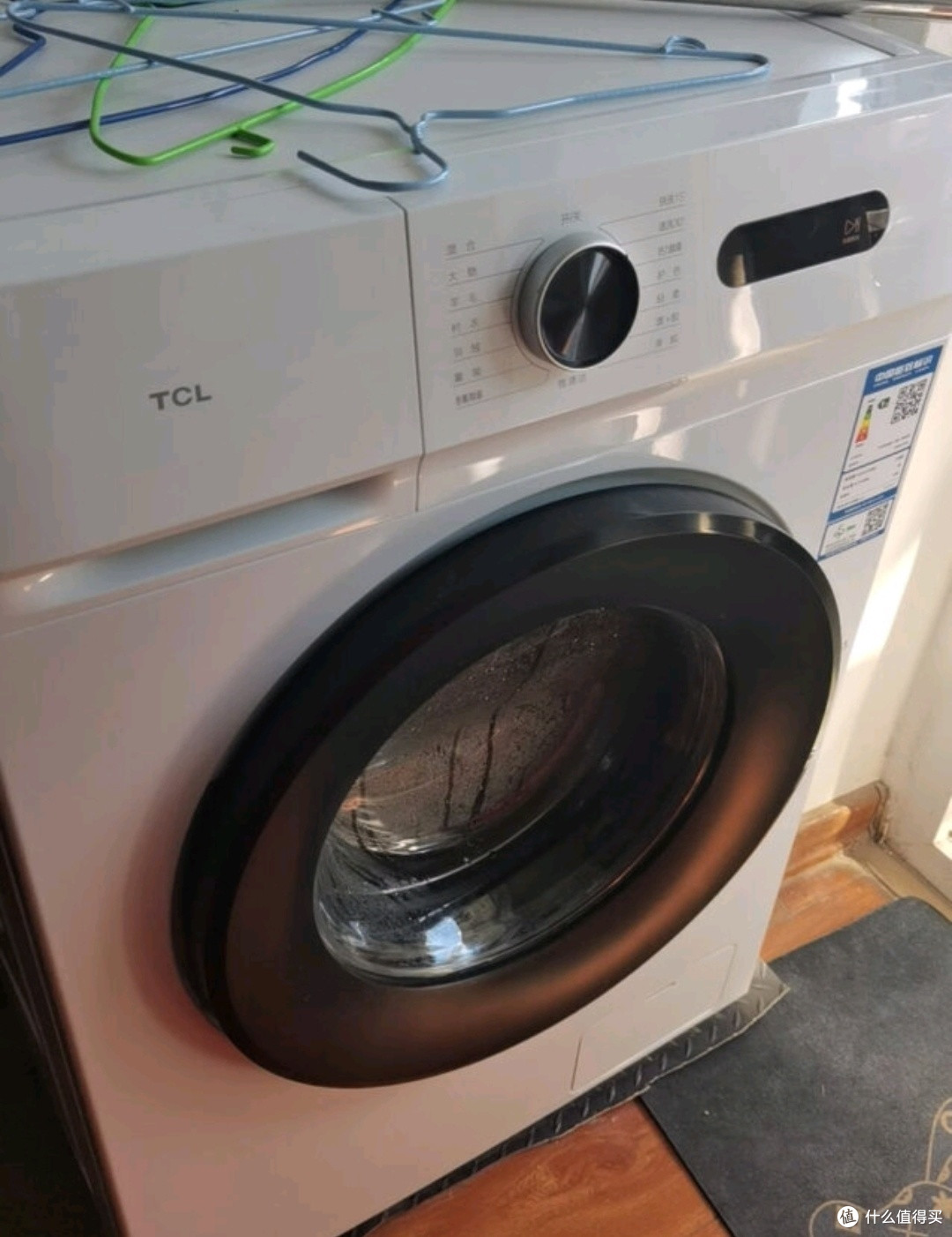  TCL10升滚筒洗衣机。