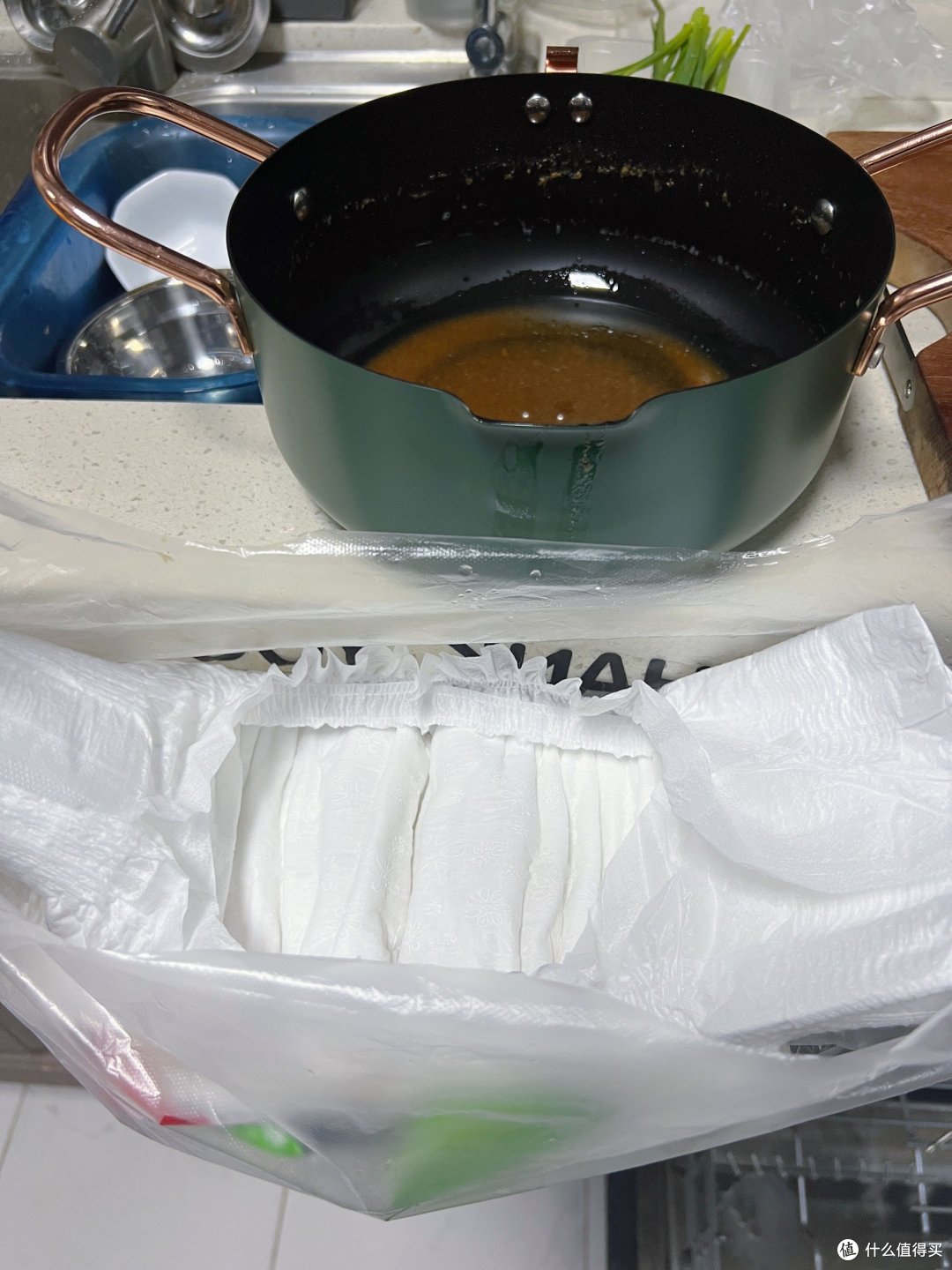 一张不够就两张，孩子大了放在那里也是浪费。幸好我的纸尿裤买的都是最便宜的。