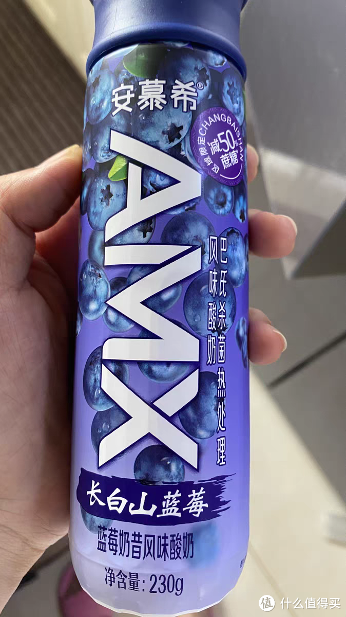这款伊利安慕希AMX长白山蓝莓味减糖酸奶，是一款深受消费者喜爱的产品