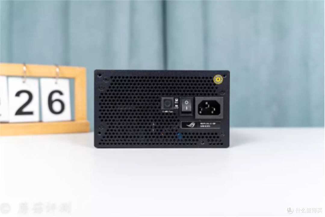 从内到外的全方位升级,颜值更漂亮,ROG雷鹰1000W AURA金牌全模组电源 评测