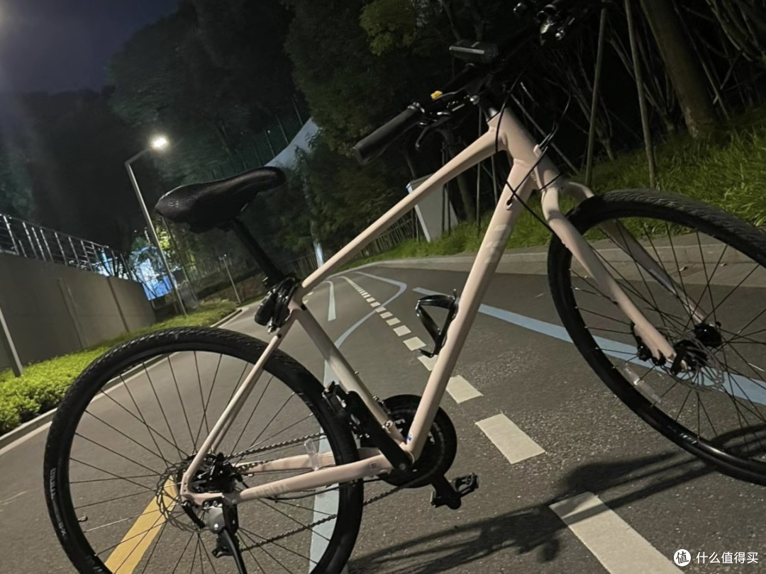 🌬️ 破风骑行,冒险探索 🚴♂️💨