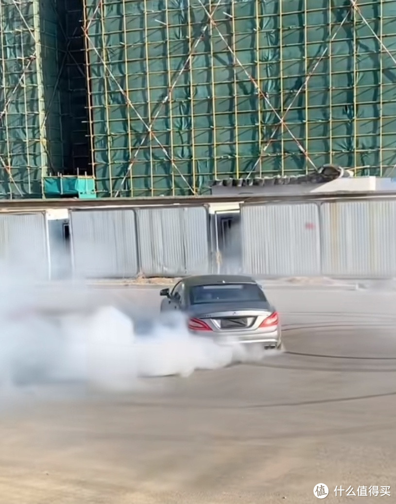 50万我最想入手的车:奔驰cls63 恶魔之眼!