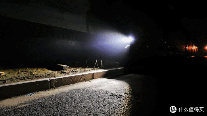 截止线吊装车灯,夜间骑行更友好,迈极炫CBL1600体验