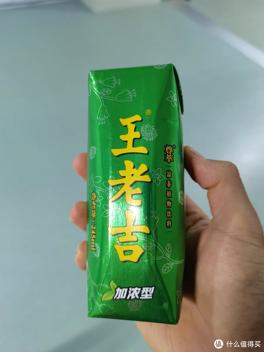王老吉尊萃加浓型凉茶：清爽解腻，中秋送礼的首选