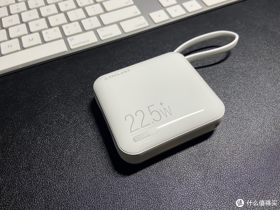 小巧又便携,轻盈又好看的台电M10 PRO充电宝