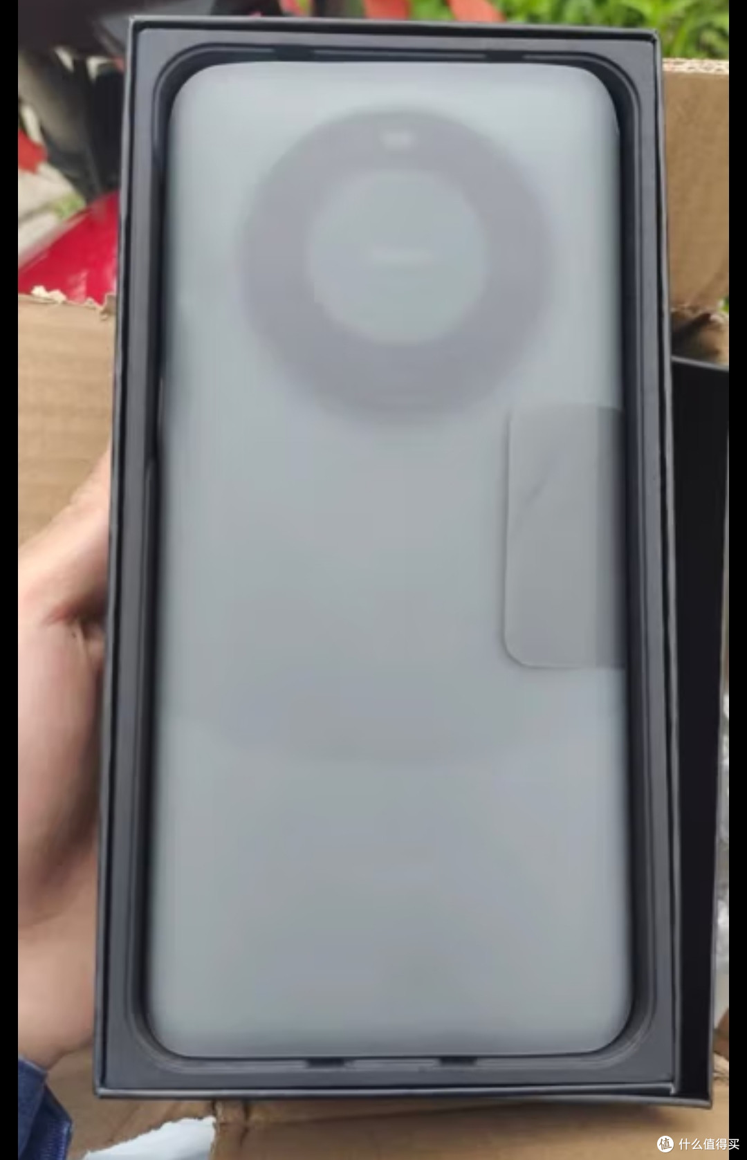 华为 Mate60 Pro 惊艳亮相:这才是真正全面屏!