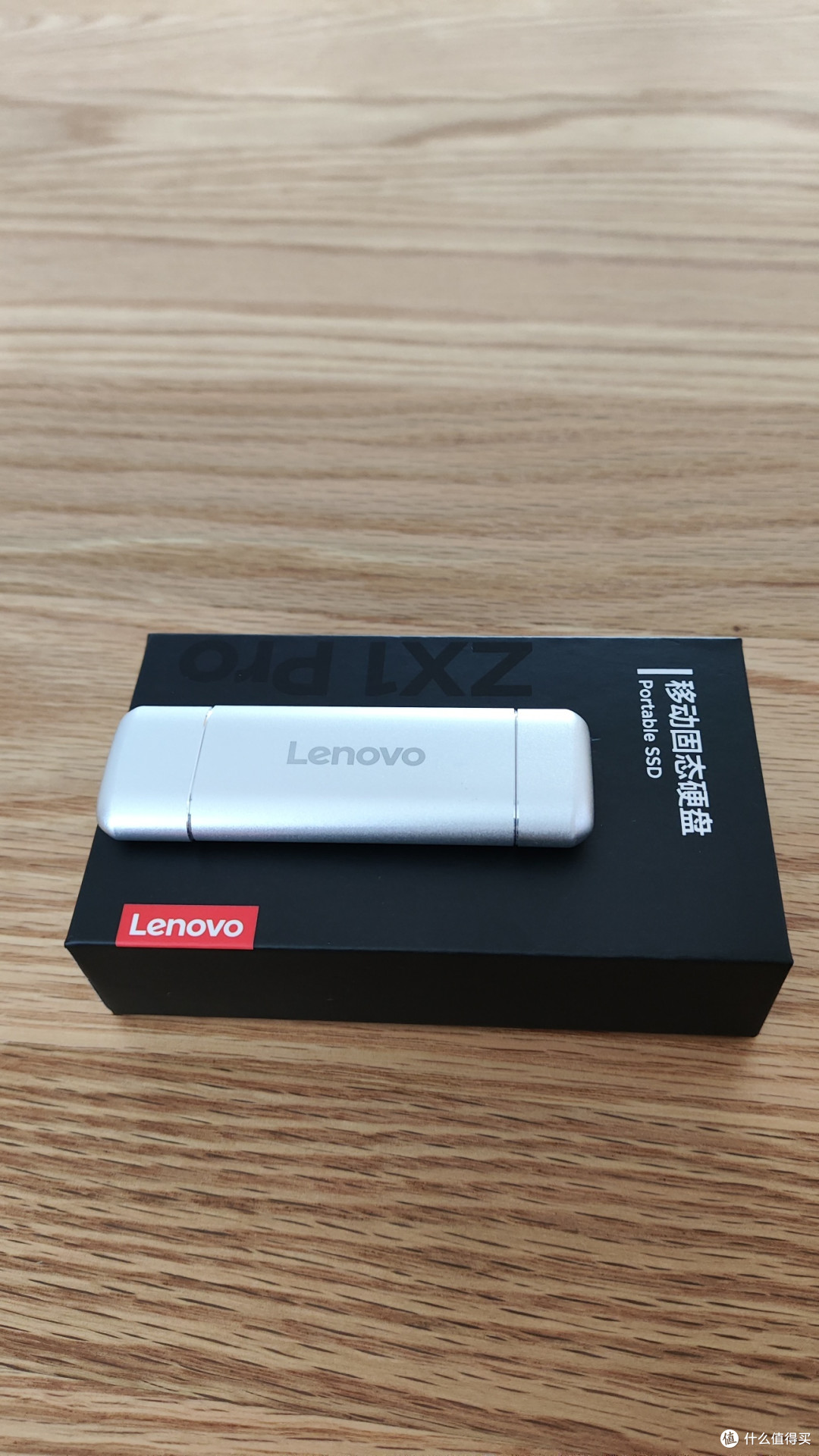 小巧轻便,联想 128gb 固态移动硬盘轻松携带!