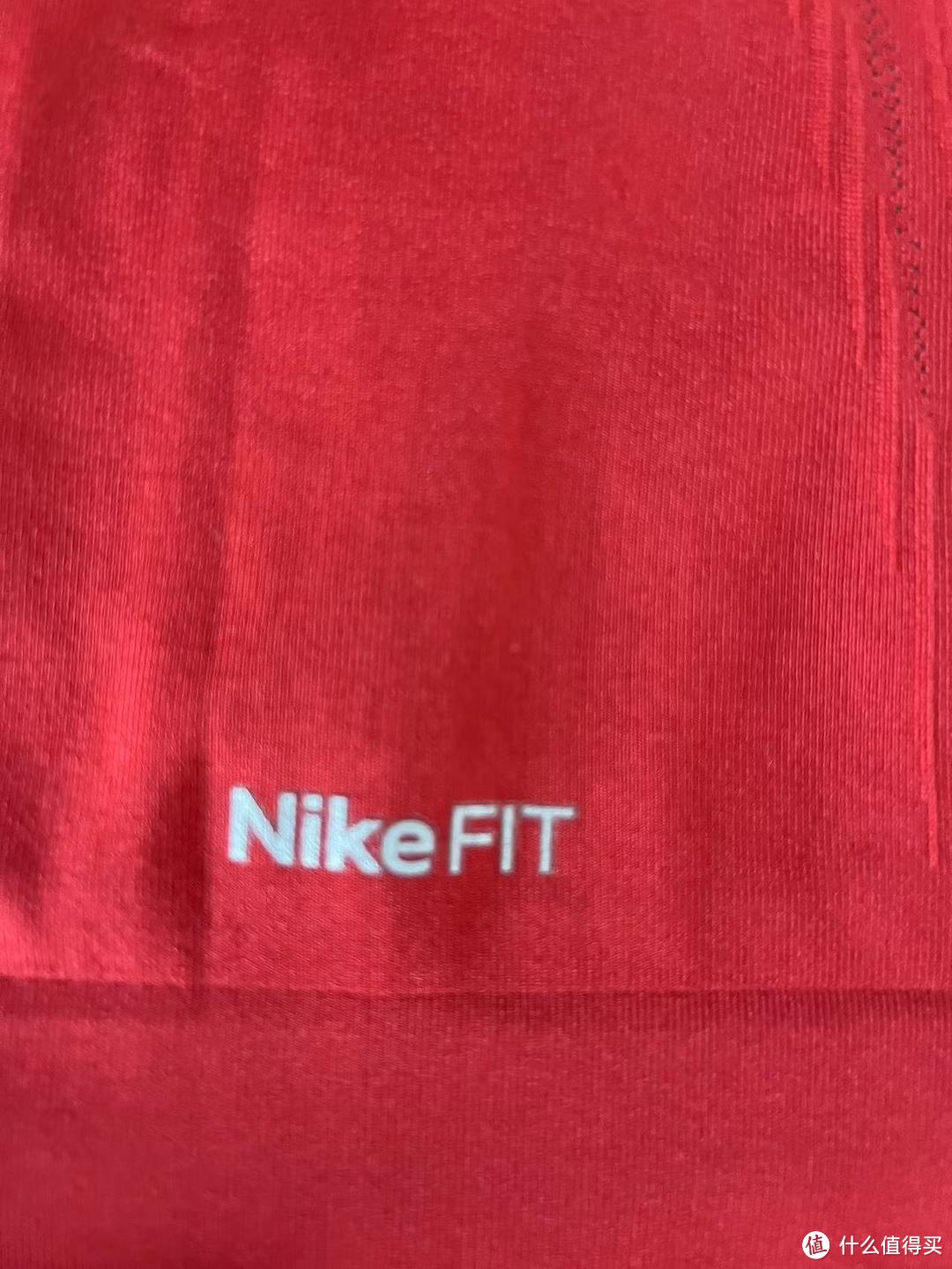 NikeFIT面料科技标，作为早期的面料标，起到的也就是基本的透气，排汗，快干功能，至少是要胜过纯棉面料的。