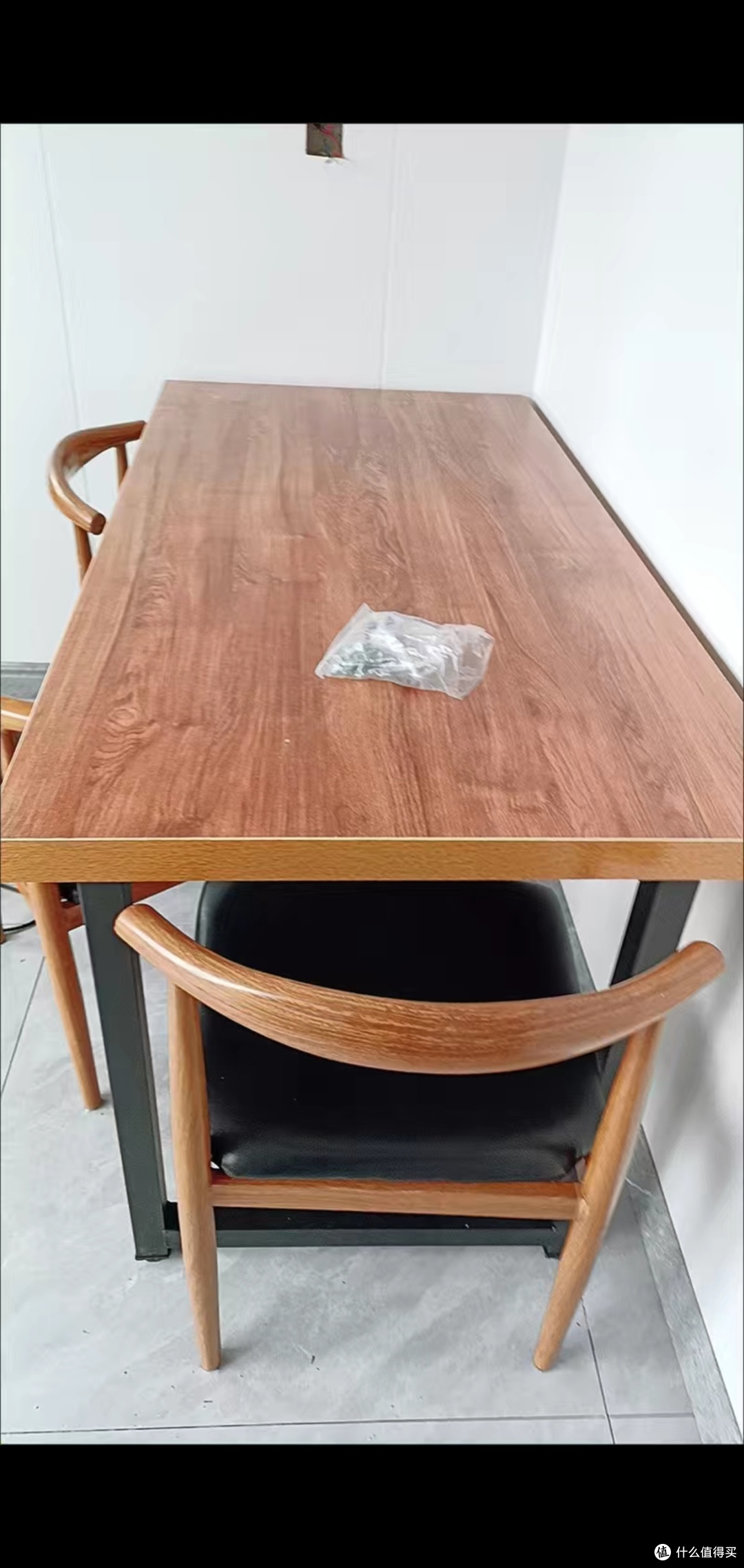 北欧风格餐桌:轻松工作氛围,开阔伏案空间,提高工作效率