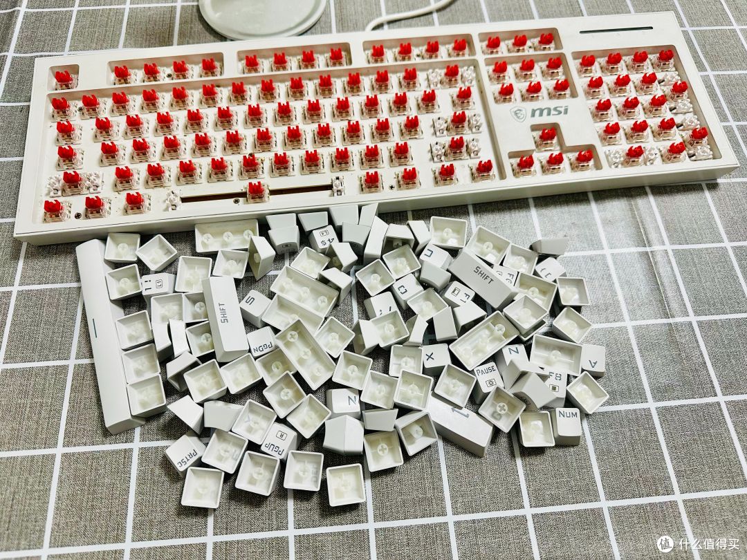 100元的键盘 80都给了RGB灯光 - MSI微星GK50Z高特红轴机械键盘 测评