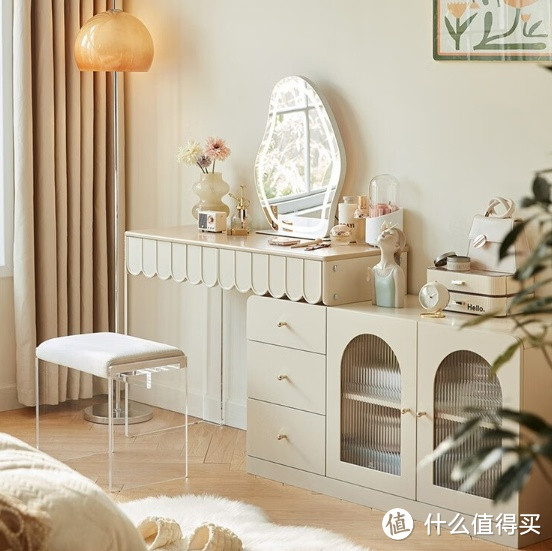 打造精致舒适的卧室梳妆空间 林氏家居奶油风家具带来收纳与美观融合