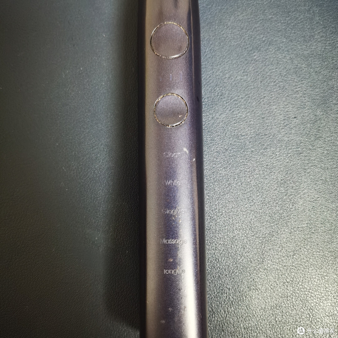 国产电动牙刷还是很给力的,亲身体验,四年了还依然坚挺。
