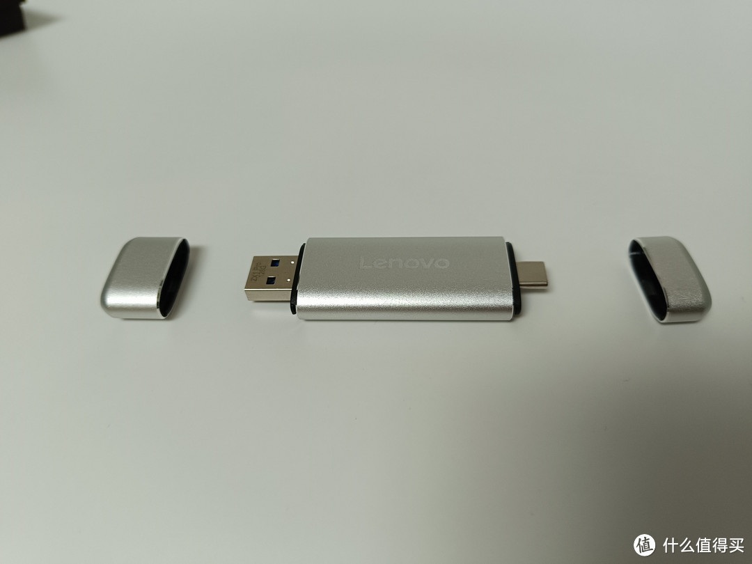 手机电脑都可插,使用很方便的联想ZX1 Pro128GB移动硬盘