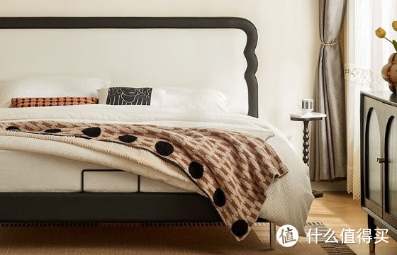 林氏家居卧室 | 复古奶油风涟漪波浪布艺床，1.8米床 - 沉浸在优雅与舒适的梦幻空间中