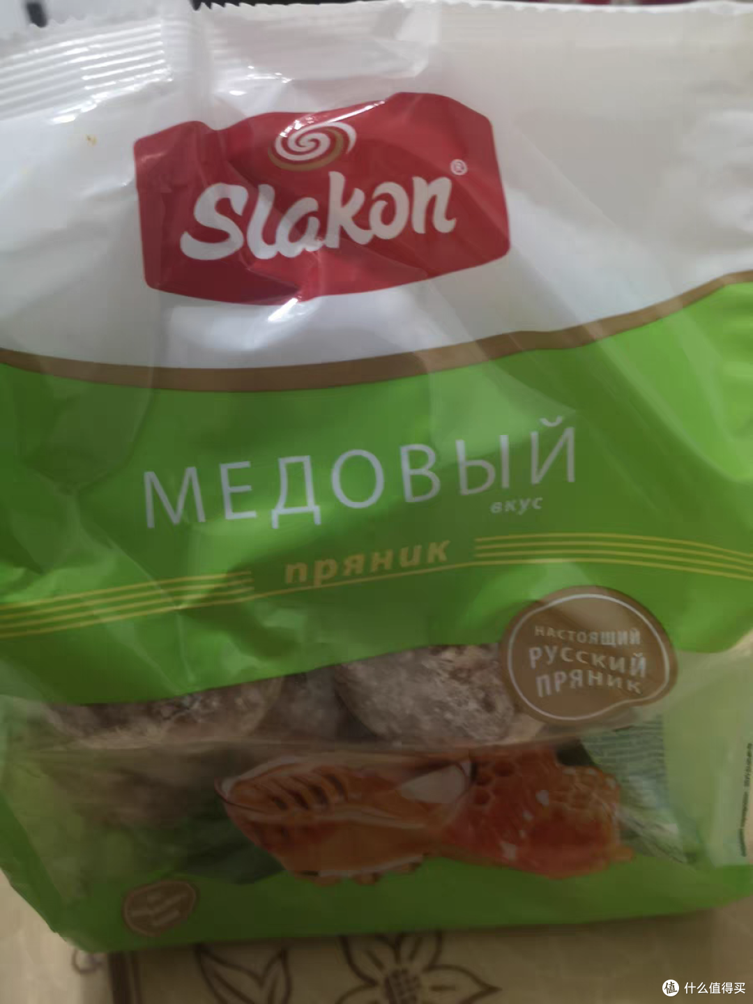这款饼干的包装设计简洁大方,黑色的包装