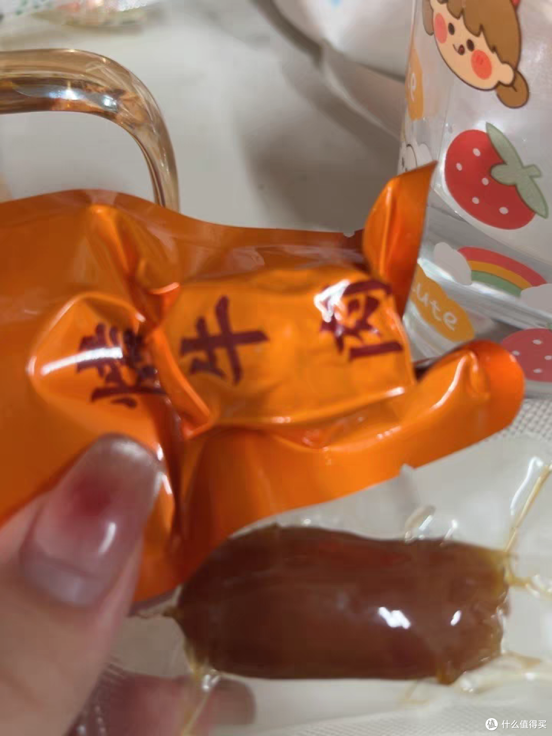 这款美食的包装非常独特，打开后，一股浓郁的香