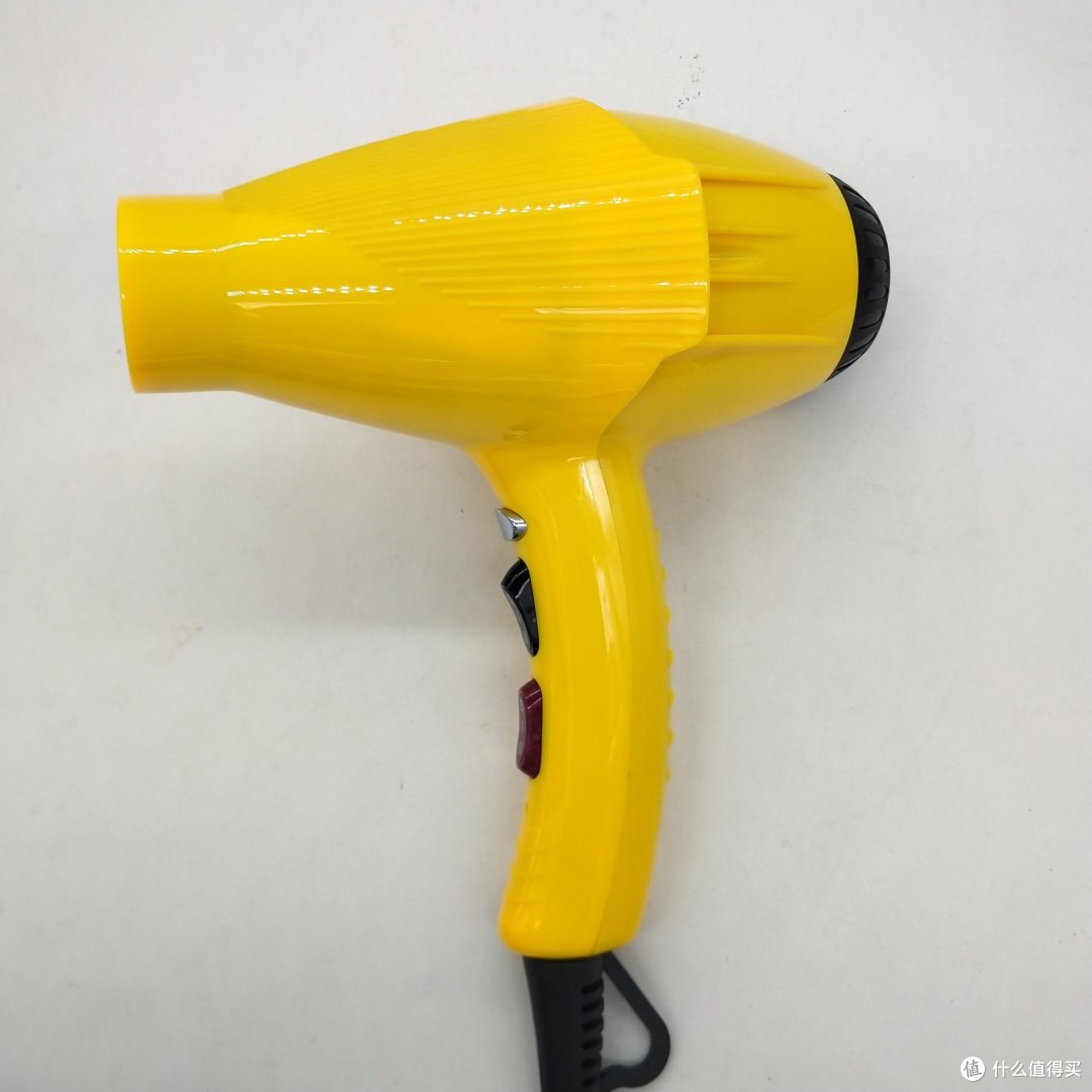 吹风机:安全隐患需警惕,正确使用很重要