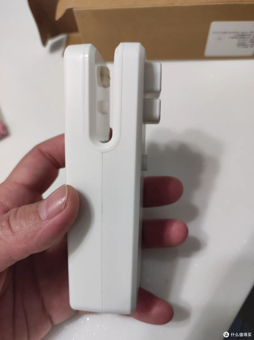 这款封口机的设计理念非常独特。它采用了便携式