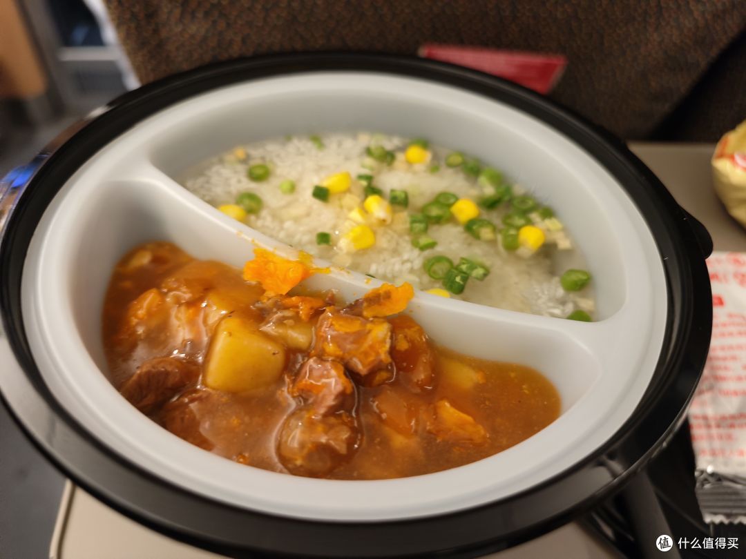 盒饭太贵?在高铁上评测几款自热米饭