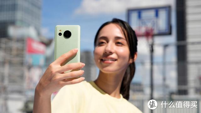 夏普Sense8发布：IP68防水+159克+5000毫安时，售价3040元起