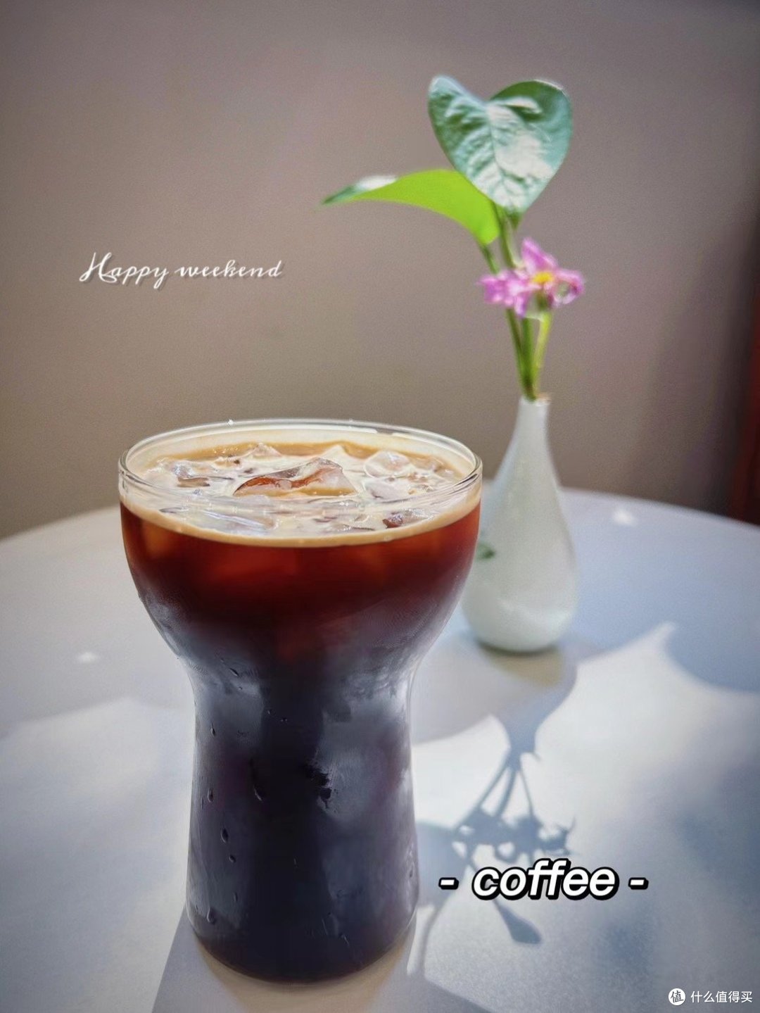 一杯咖啡，一本书，一把椅，一个人，假期慢生活的小确幸。