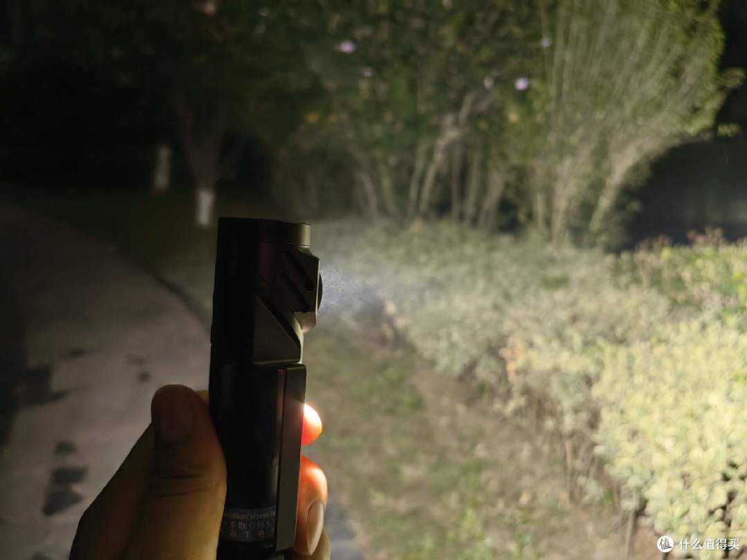 户外爱好者的理想伙伴，务本L1手电体验