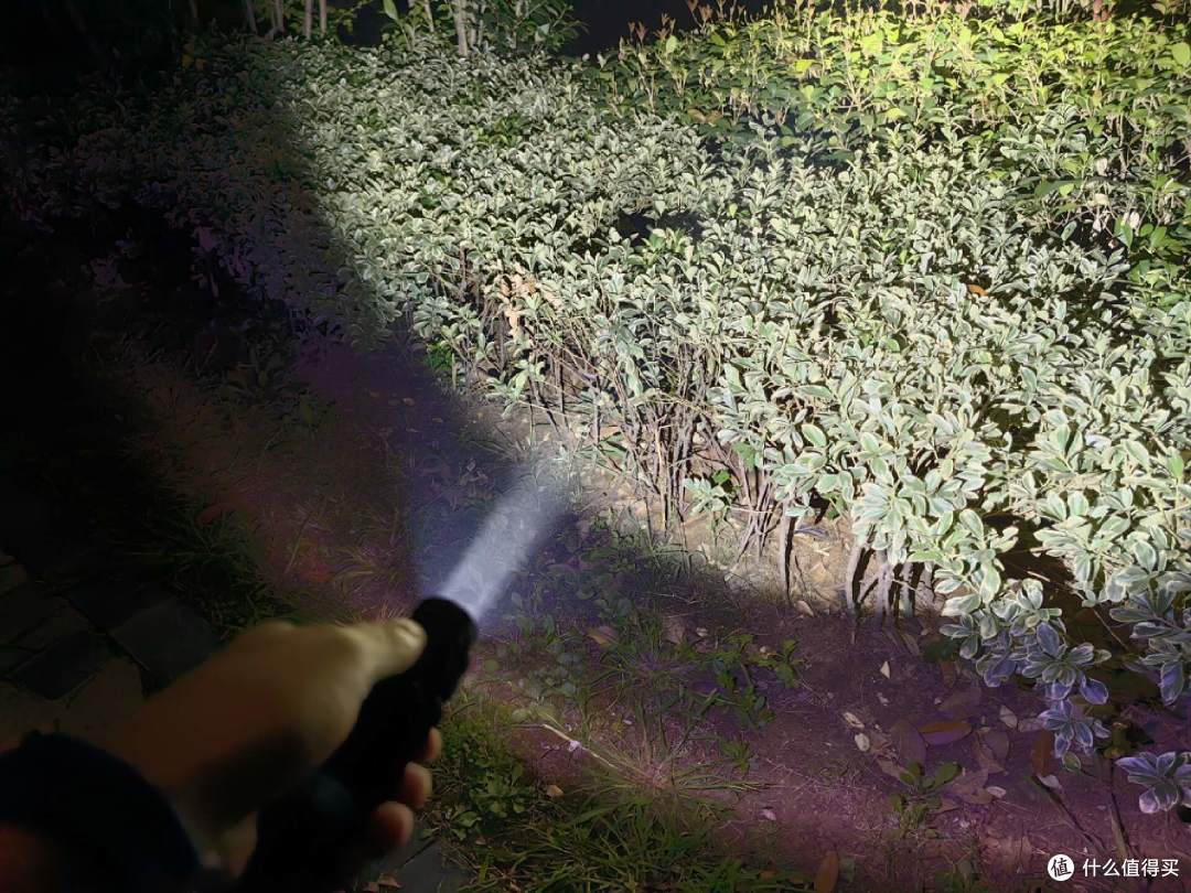 户外爱好者的理想伙伴，务本L1手电体验
