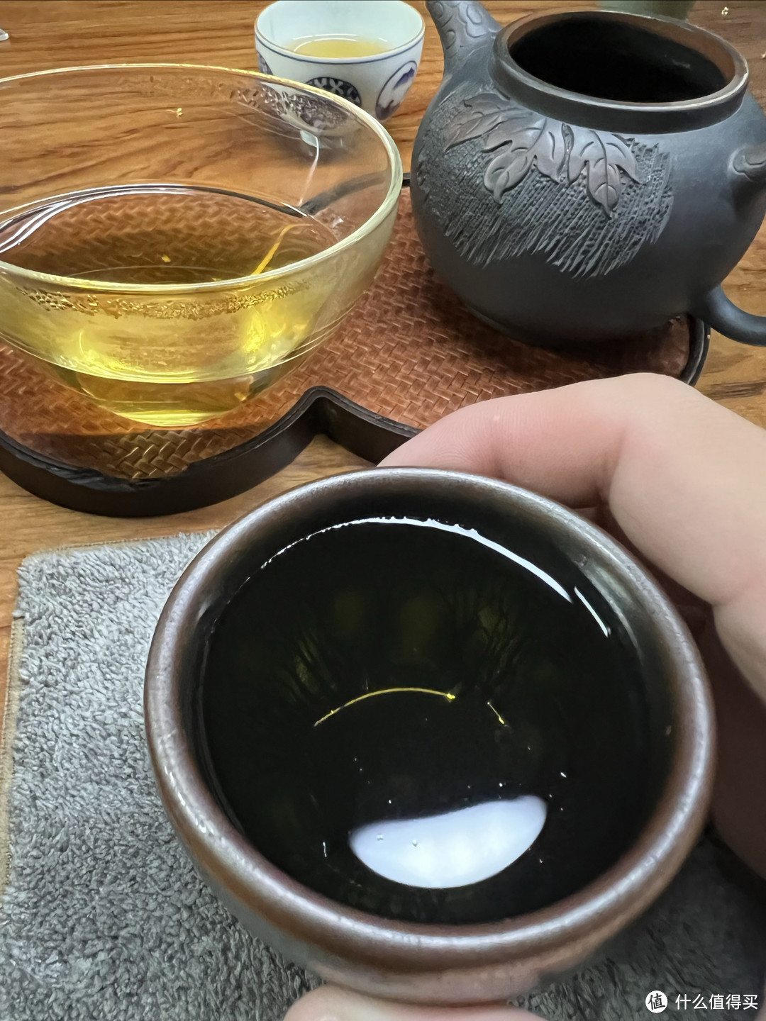 保温杯里没有枸杞，但是有热茶