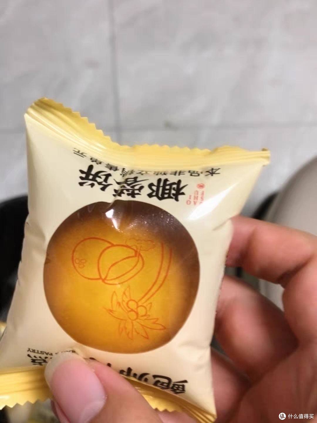 鲍师傅生椰丝绒馅椰蓉饼：办公室休闲零食的新选择