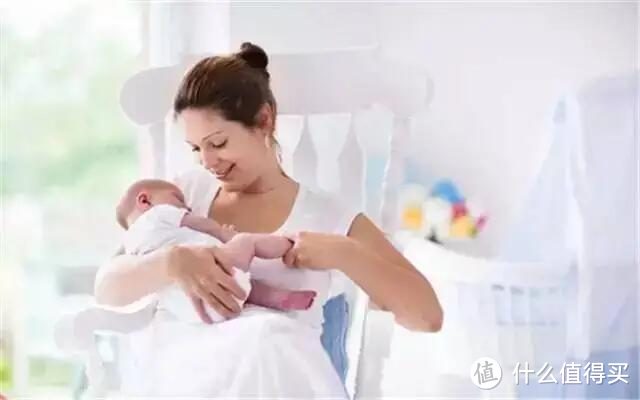 宝宝为什么突然只吃一边的母乳？原因真特别，果然，有奶就是任性