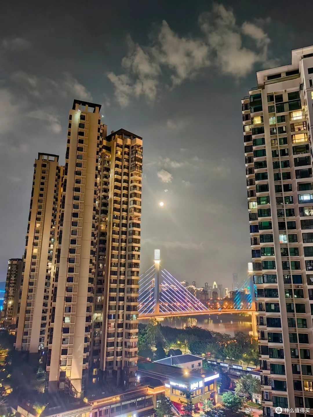中秋就在小区赏月