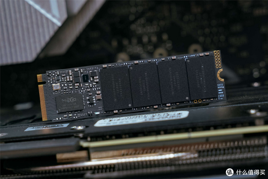 国产PCIe4.0 SSD性能旗舰，aigo P7000Y新品评测