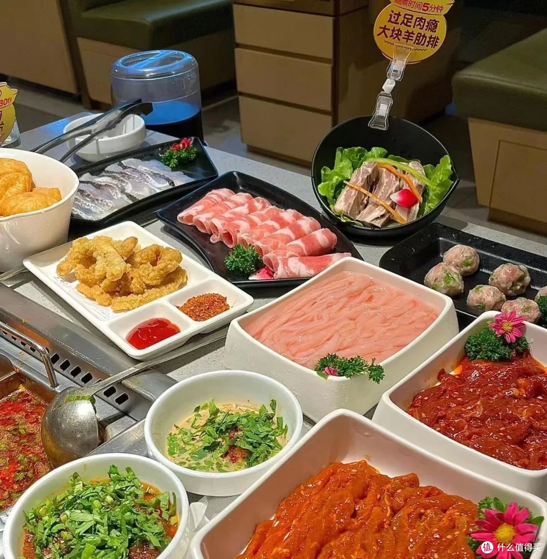 搞露营、玩夜市、开自助,海底捞新动作频出为抱年轻人大腿?