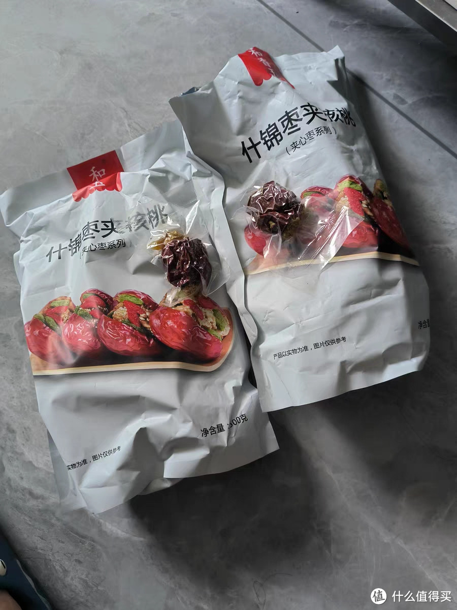 新疆特产，红枣夹核桃仁葡萄干的美味与健康