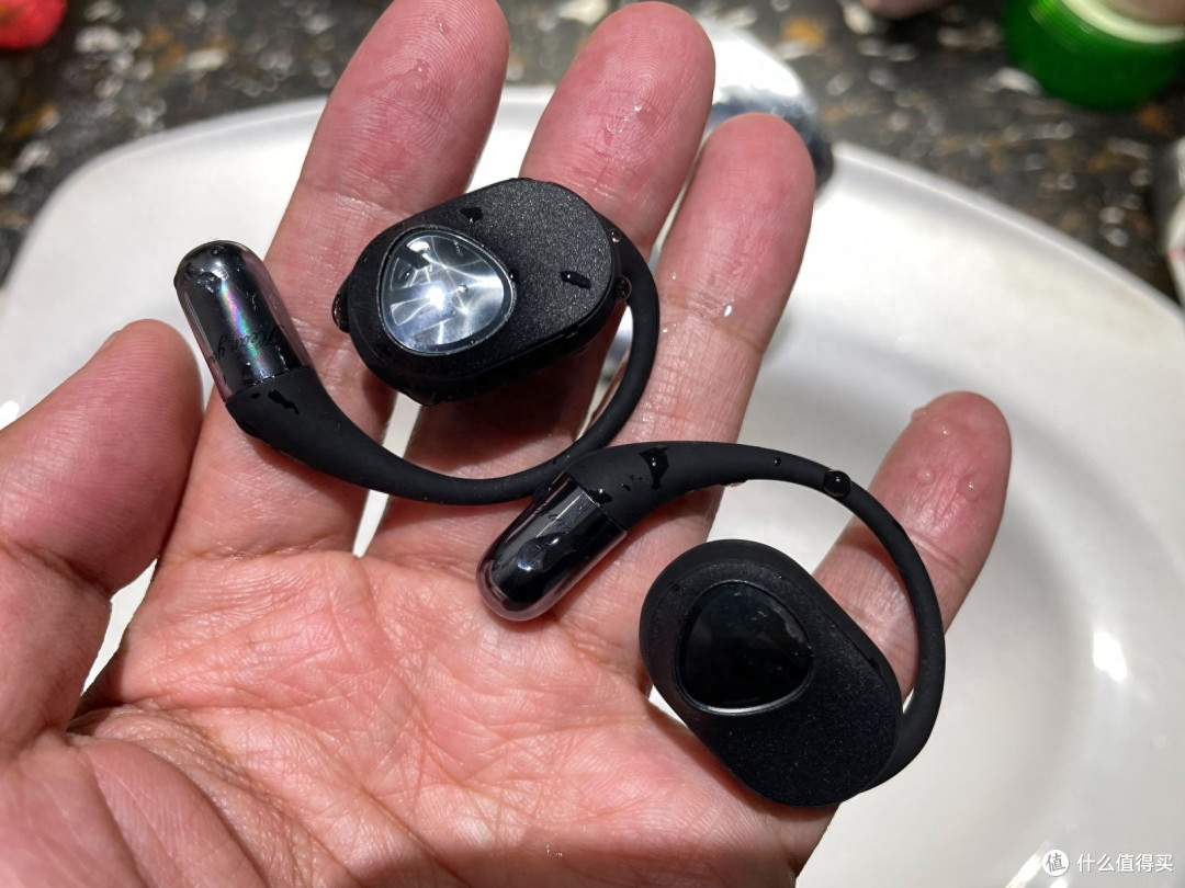 体验泥炭SoundPEATS GoFree2开放式运动耳机,造型给力,质感很棒