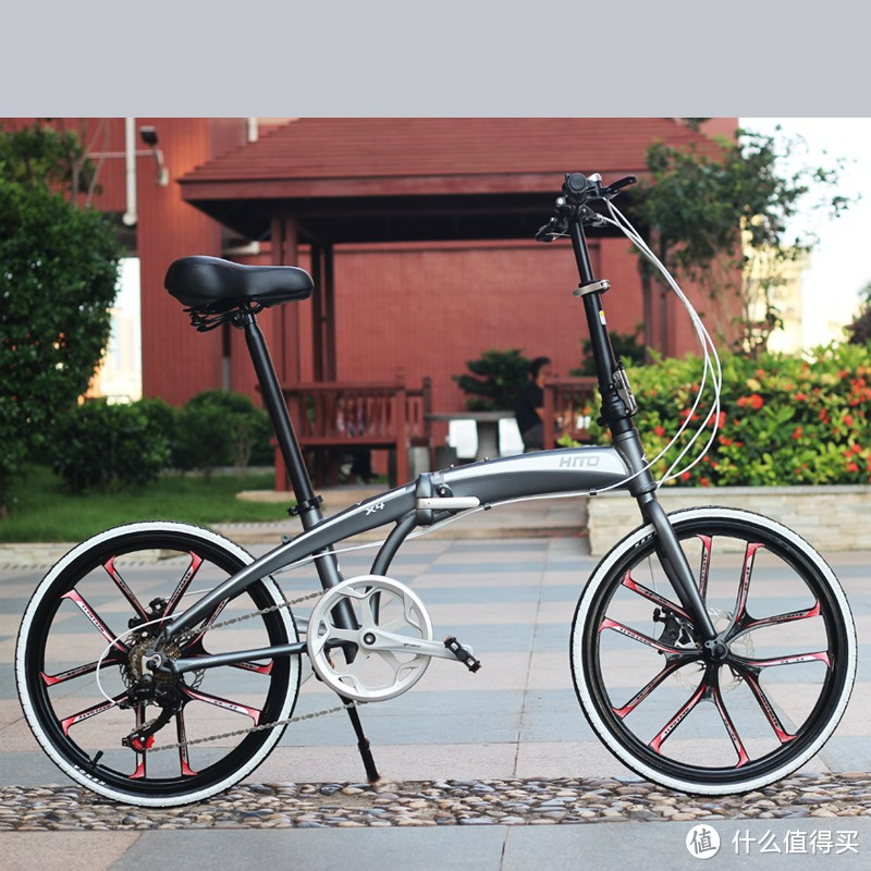 德国品牌设计的HITO折叠自行车，不仅具备便携折叠的特点，还采用了一些升级配件，让骑行更加舒适便捷