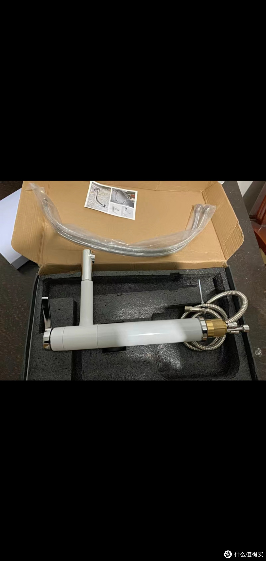 可抽拉式烤漆工艺纯铜卫浴水龙头:灵活便捷,享受舒适的卫浴体验