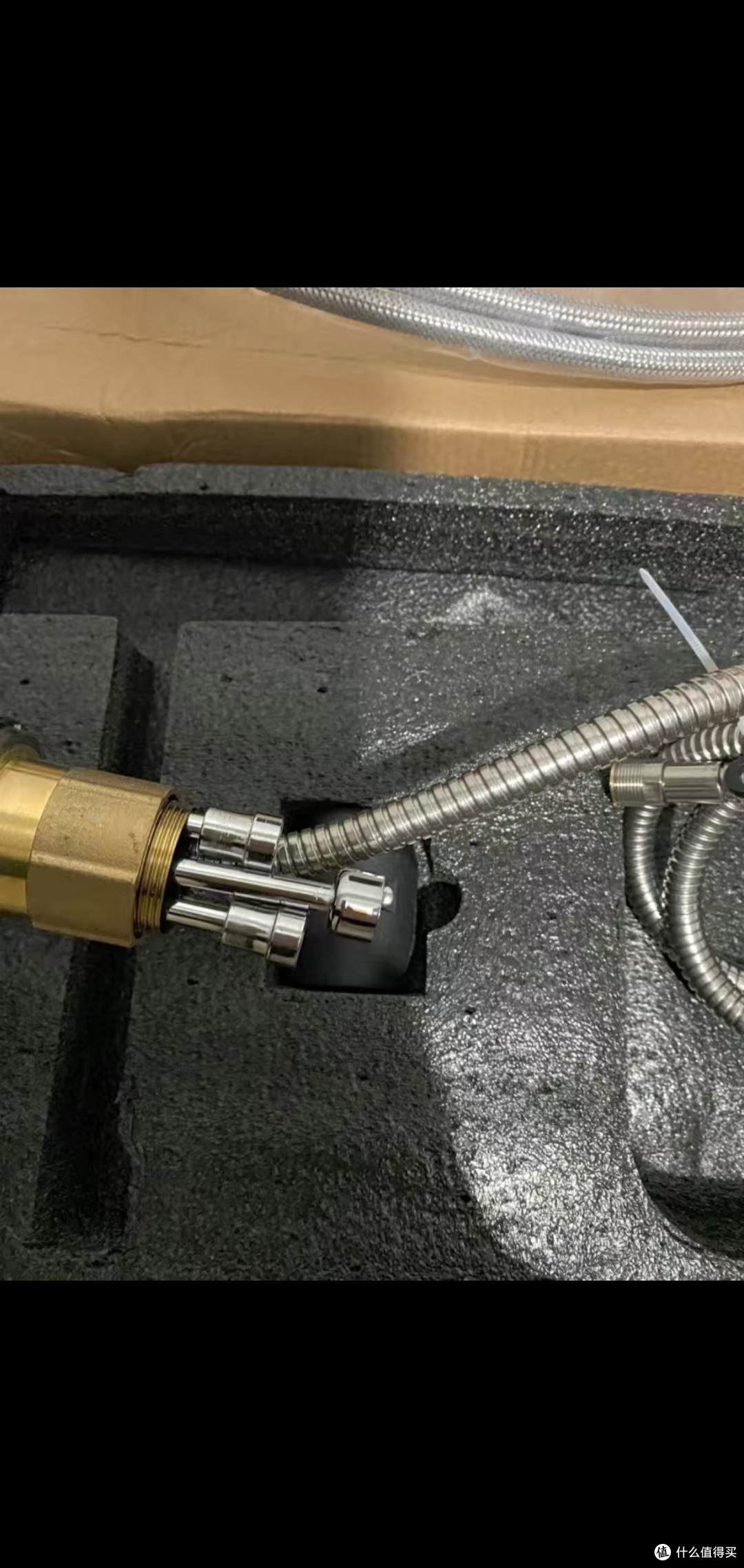可抽拉式烤漆工艺纯铜卫浴水龙头:灵活便捷,享受舒适的卫浴体验