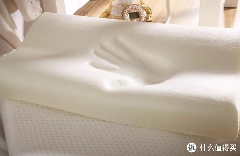 买什么枕头材质最舒服？乳胶、荞麦、羽绒等等，看看哪个最适合你