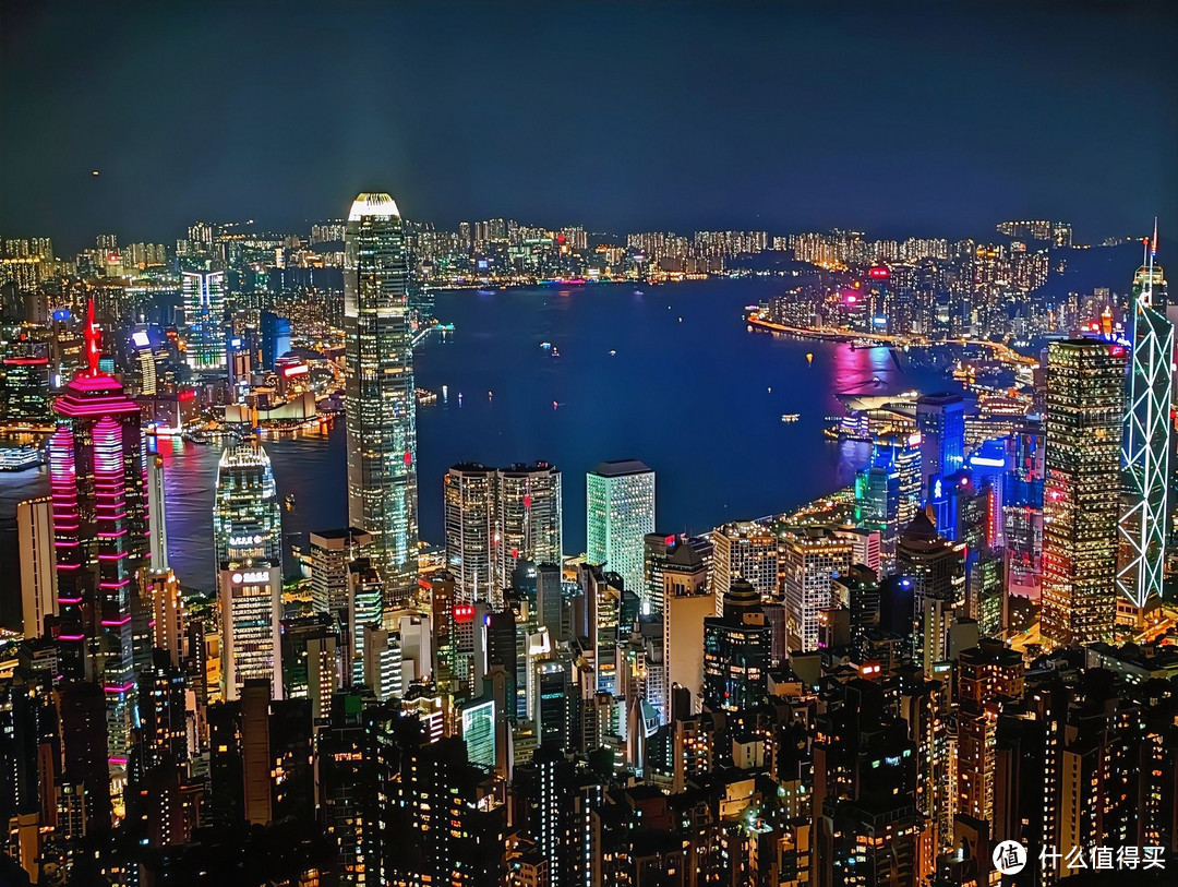 维多利亚港的夜景