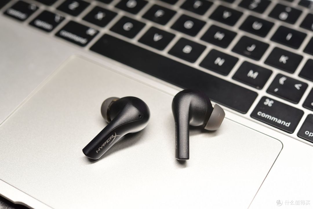 5.2蓝牙+2.4G无线+HiFi级音质，HyperX天际真无线上手