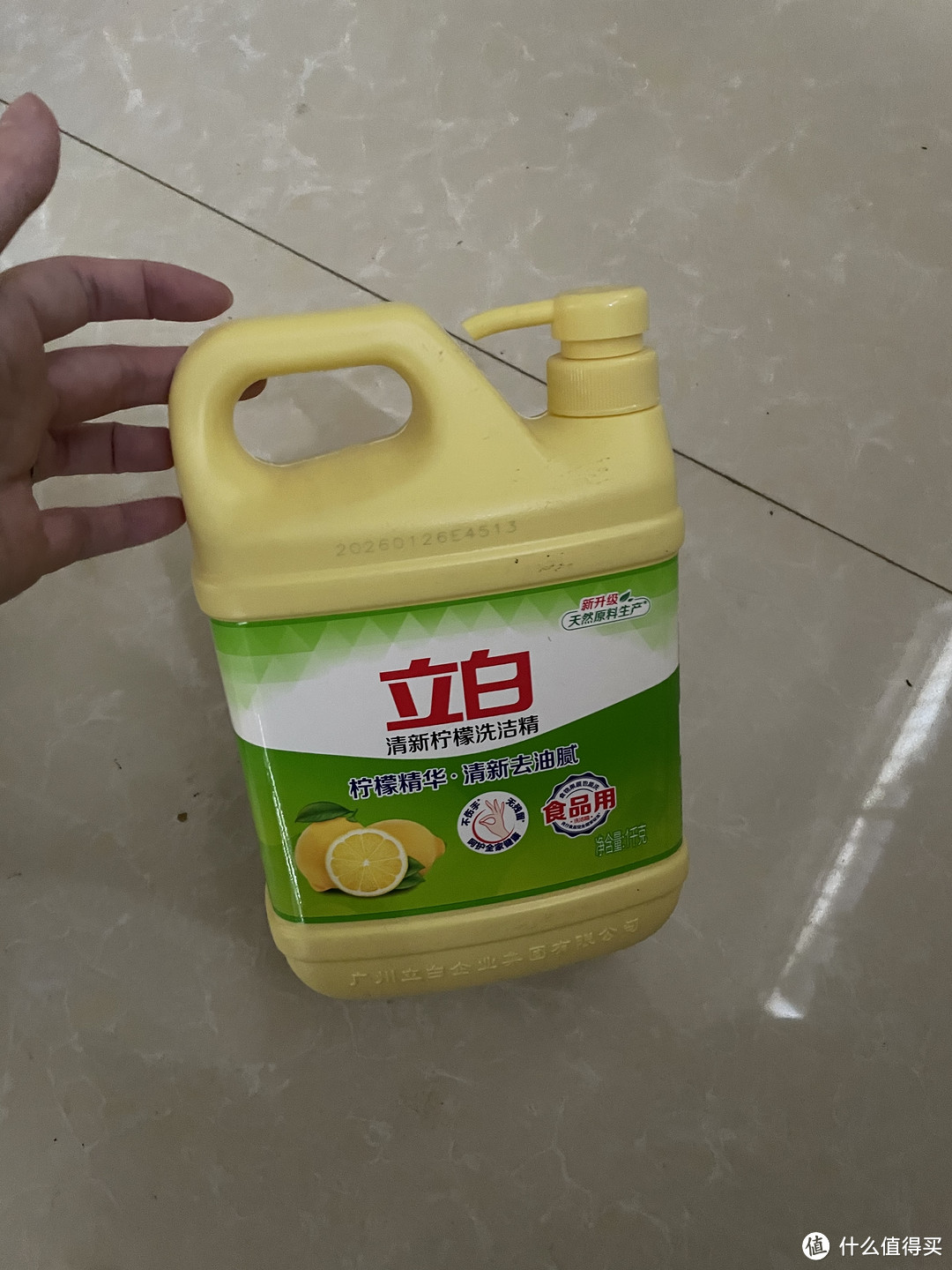 立白柠檬洗洁精，轻松去除油腻，让您的家更加清洁卫生
