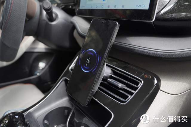 MagSafe 认证，车内的原装充电体验，绿联车载磁吸无线充评测