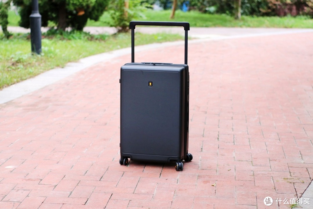 不旅行可以,但旅行箱必须要有!拥有地平线8号大旅行家旅行箱,轻松告别“云旅游”!