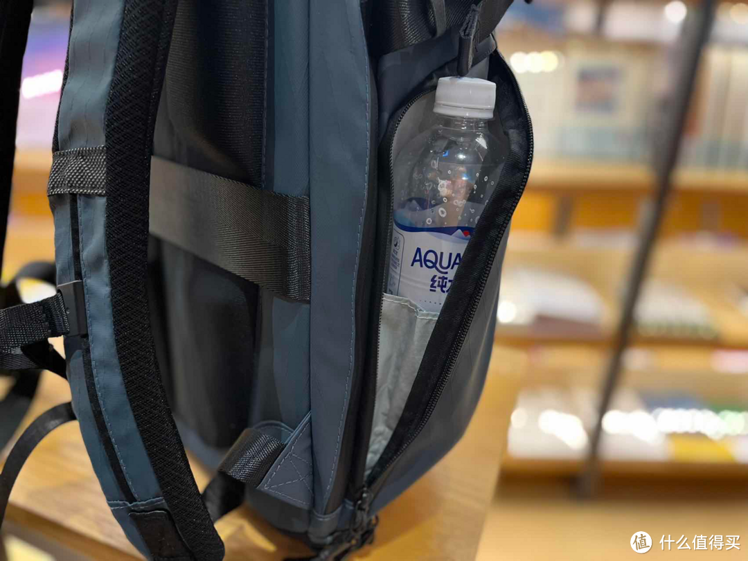 轻旅行电脑大容量双肩包----地平线8号,满足你对商务户外休闲包的一切幻想